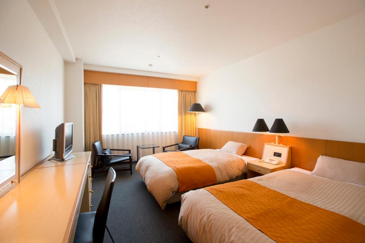 Hotel Granmirage Uozu Buitenkant foto