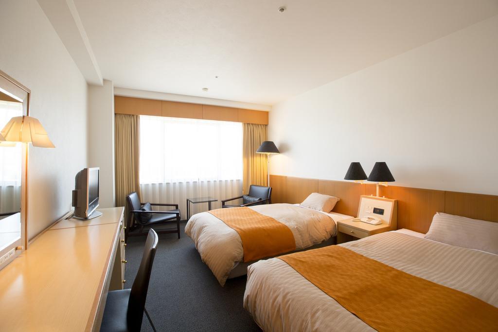 Hotel Granmirage Uozu Buitenkant foto