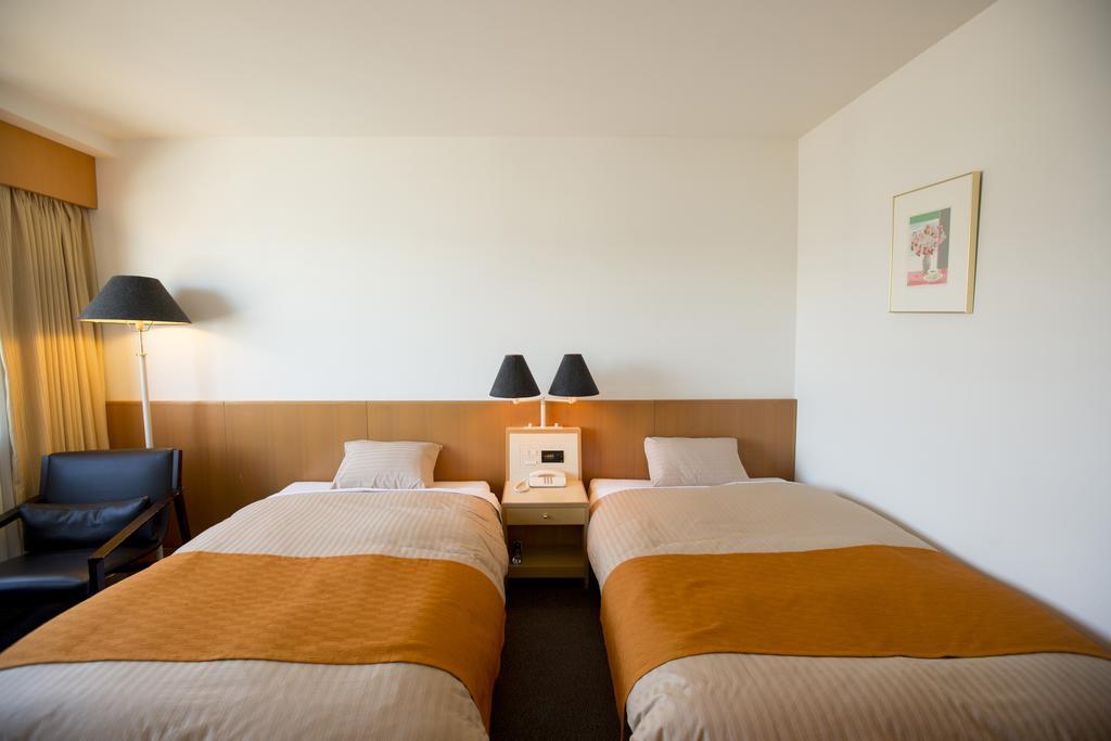 Hotel Granmirage Uozu Buitenkant foto