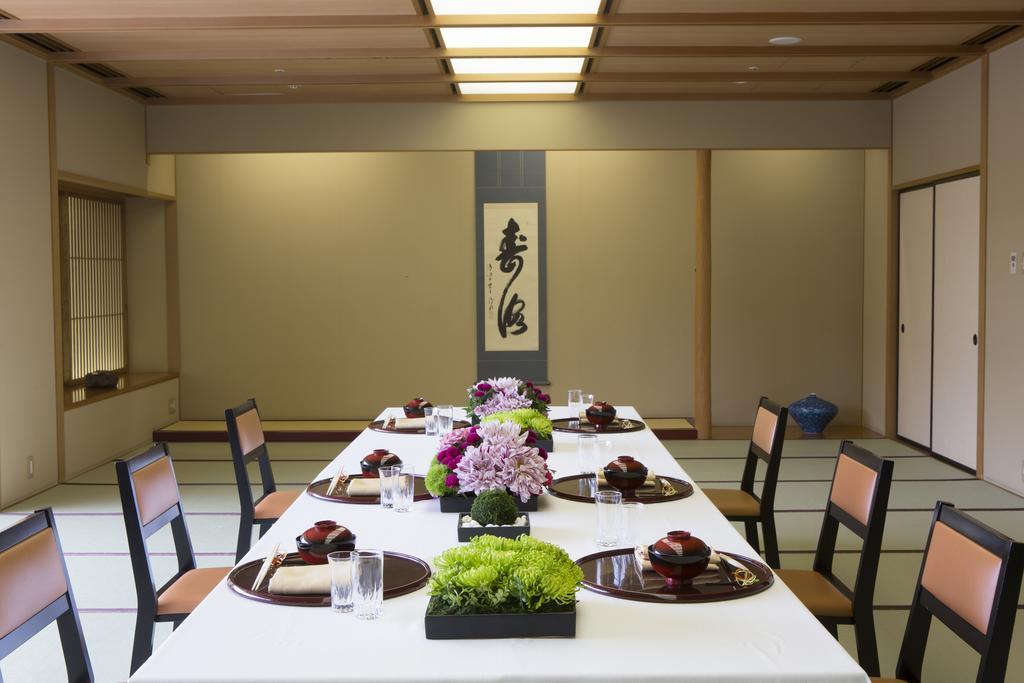 Hotel Granmirage Uozu Buitenkant foto