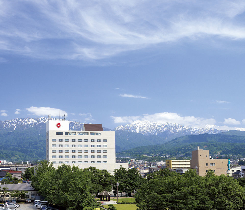Hotel Granmirage Uozu Buitenkant foto
