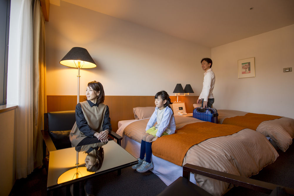 Hotel Granmirage Uozu Buitenkant foto