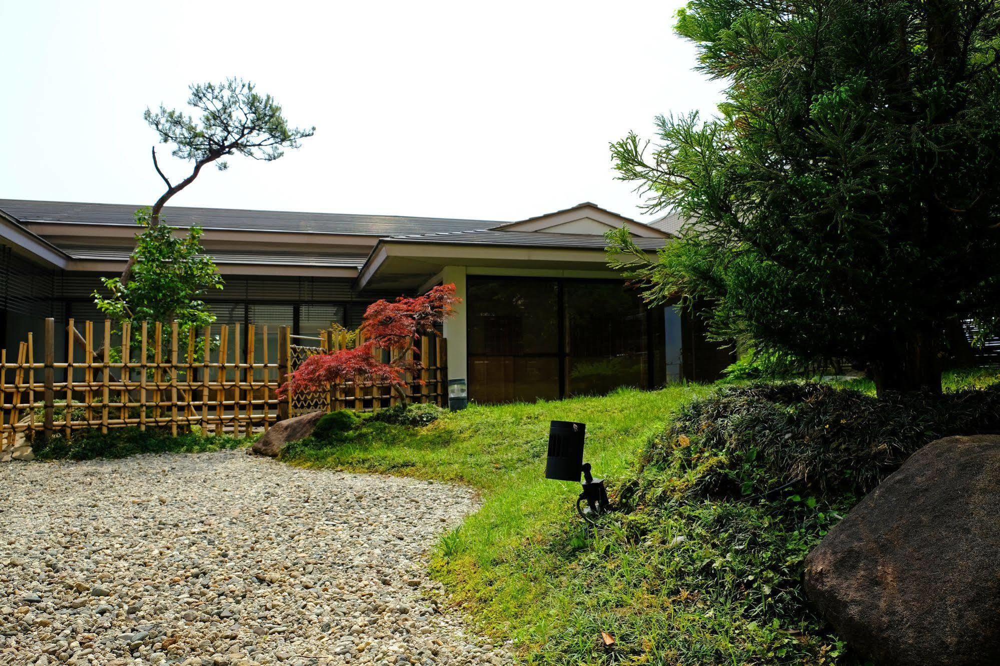 Hotel Granmirage Uozu Buitenkant foto