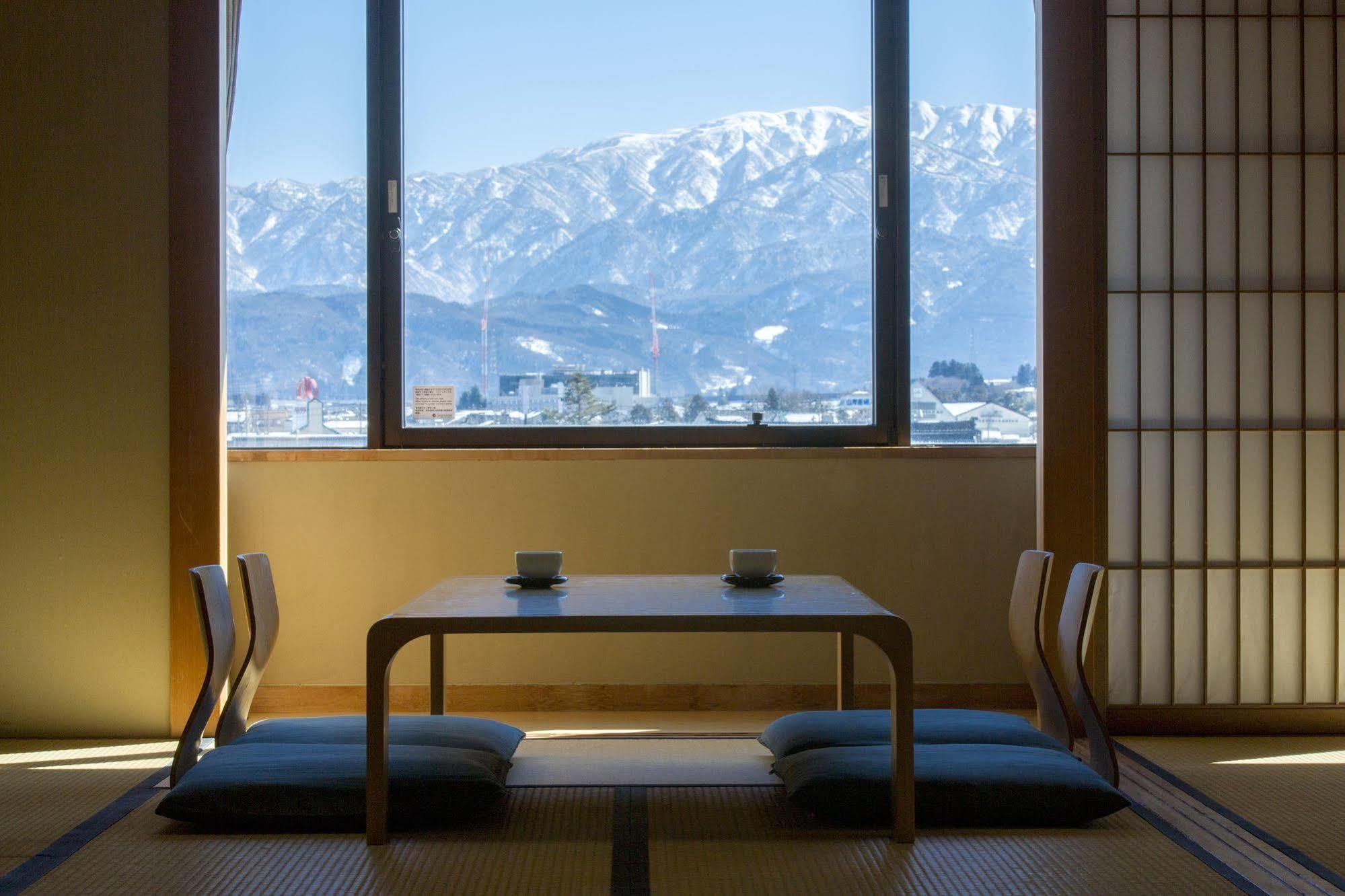 Hotel Granmirage Uozu Buitenkant foto