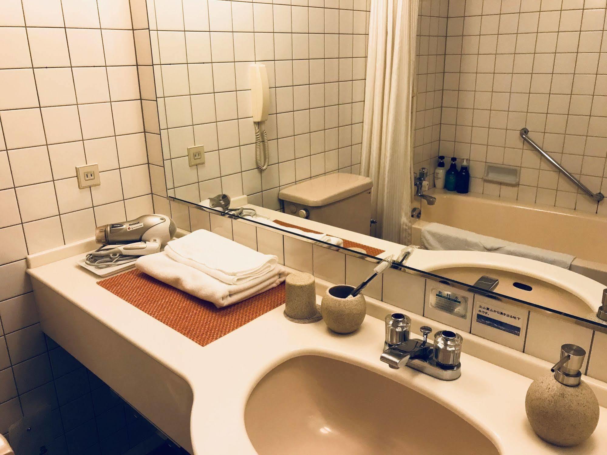 Hotel Granmirage Uozu Buitenkant foto