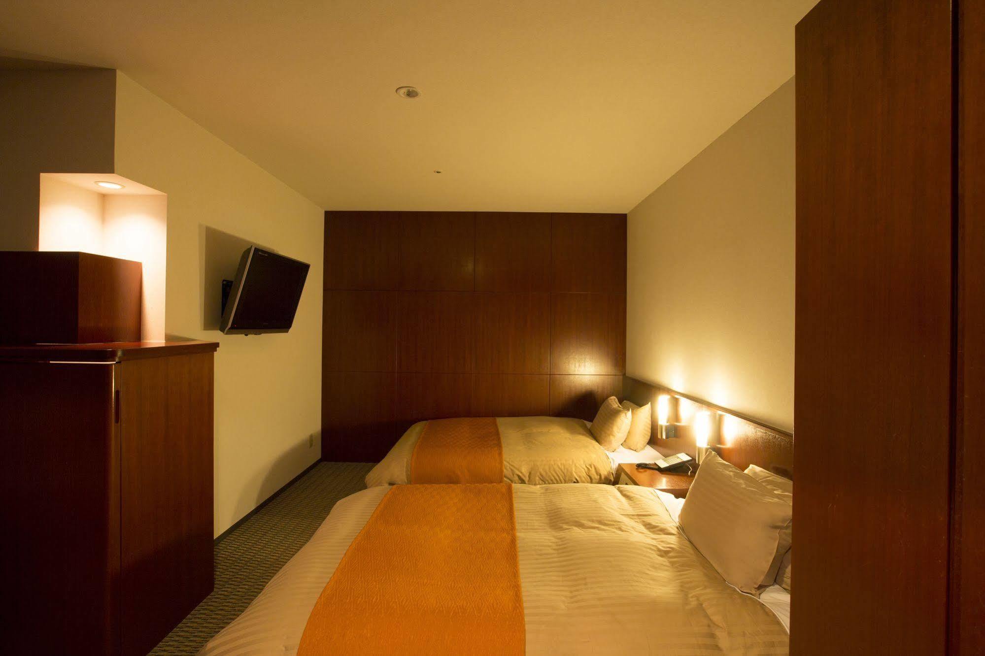 Hotel Granmirage Uozu Buitenkant foto