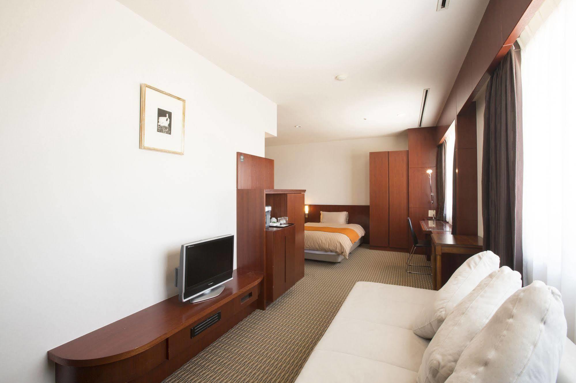 Hotel Granmirage Uozu Buitenkant foto